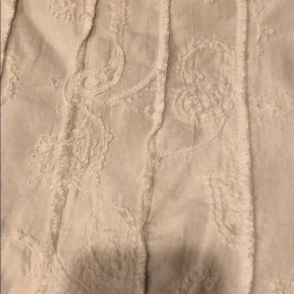 White skirt - Picture 3 of 4